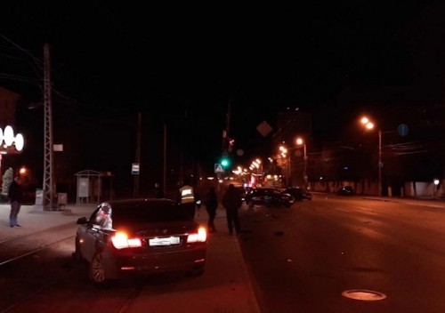 Водитель иномарки устроил ДТП на улице Коминтерна и убежал с места происшествия