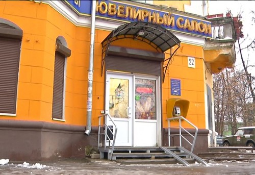 Двое неизвестных напали на ломбард в Московском районе