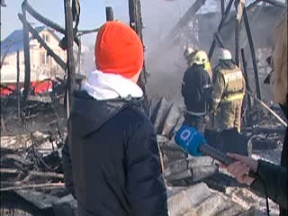 Большой частный гараж с техникой внутри сгорел в Кстовском районе