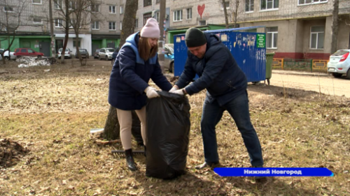 В Московском районе более 60-ти горожан вышли на уборку на улице Берёзовской