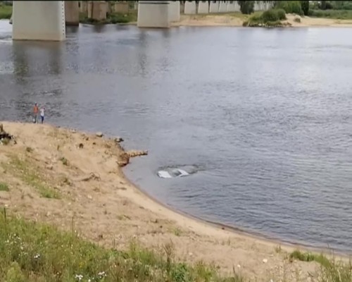 Автомобиль утонул в Волге под Борским мостом