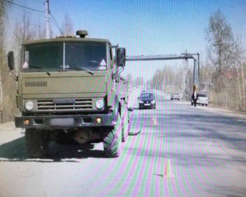 Легковушка врезалась в припаркованный большегруз в Кулебаках, три человека пострадали