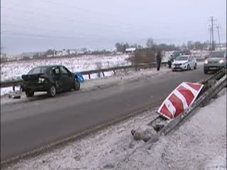 Пассажирский автобус и легковушка столкнулись на трассе М-7