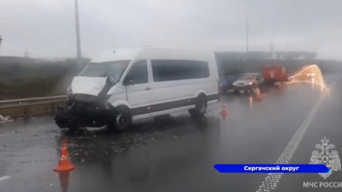 На трассе в Сергачском округе столкнулись два грузовика и микроавтобус