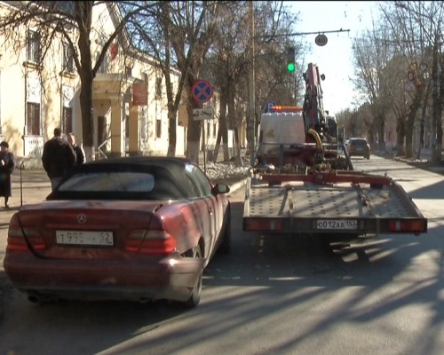 Три автомобиля повредил водитель автопогрузчика в Московском районе