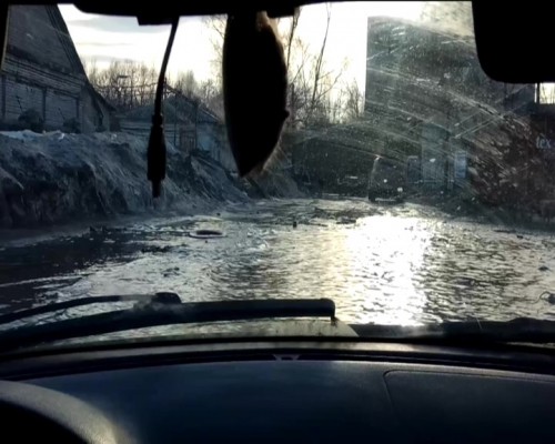 Первая оттепель превратила улицы Нижнего Новгорода в настоящую водную западню