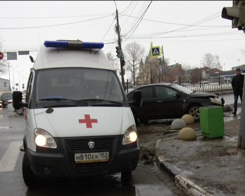 Четыре человека пострадали в массовой аварии на улице Совнаркомовской