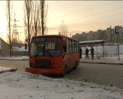 Водитель маршрутки сбил бабушку с двумя маленькими детьми на улице Акимова