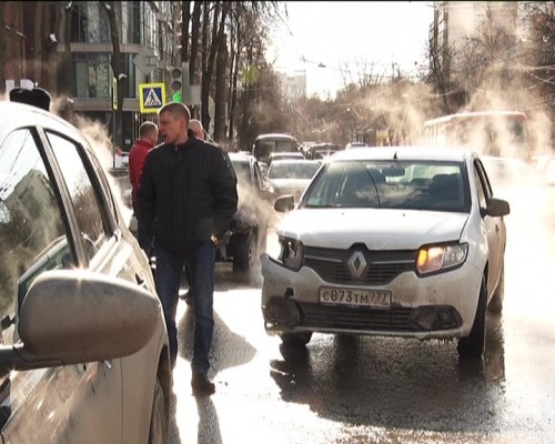 Сразу две автомобильные аварии и одна коммунальная произошли в центре Нижнего Новгорода