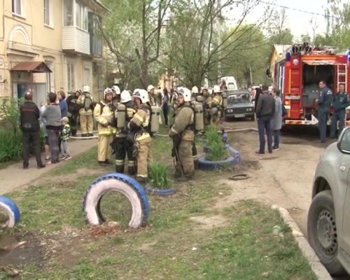 16 человек эвакуировали из-за пожара в жилом доме на проспекте Бусыгина